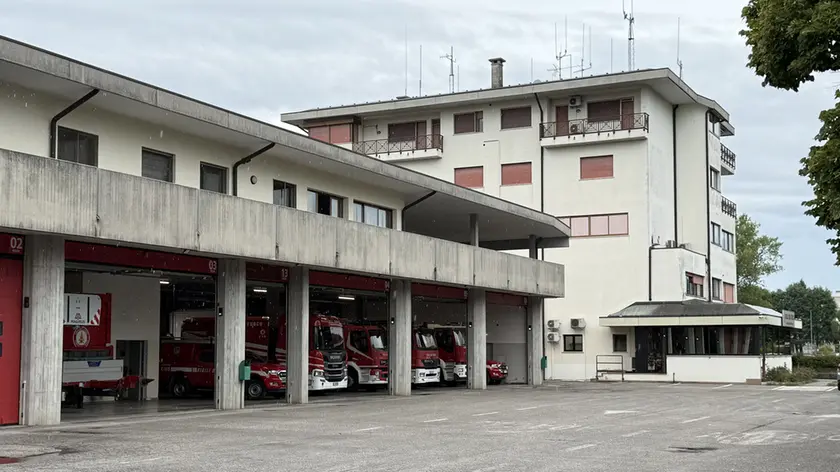 Il piazzale della caserma dei vigili del fuoco di Treviso