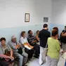 Pazienti nella sala d'attesa di un medico di base