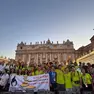 Un gruppo di giovani vittoriesi in piazza San Pietro