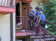 Il sopralluogo dei carabinieri nell’abitazione di Montebelluna dopo la tragedia
