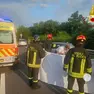 L'uomo estratto dall'auto dai vigili del fuoco è stato soccorso dal Suem