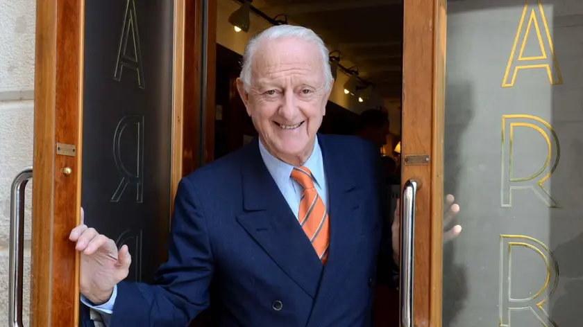 Arrigo Cipriani sulla porta dell'Harry's Bar