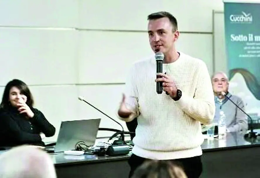 Bolzonello durante una conferenza