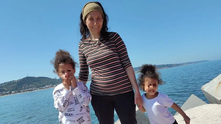 Elisa Nebbia con le sue bambine