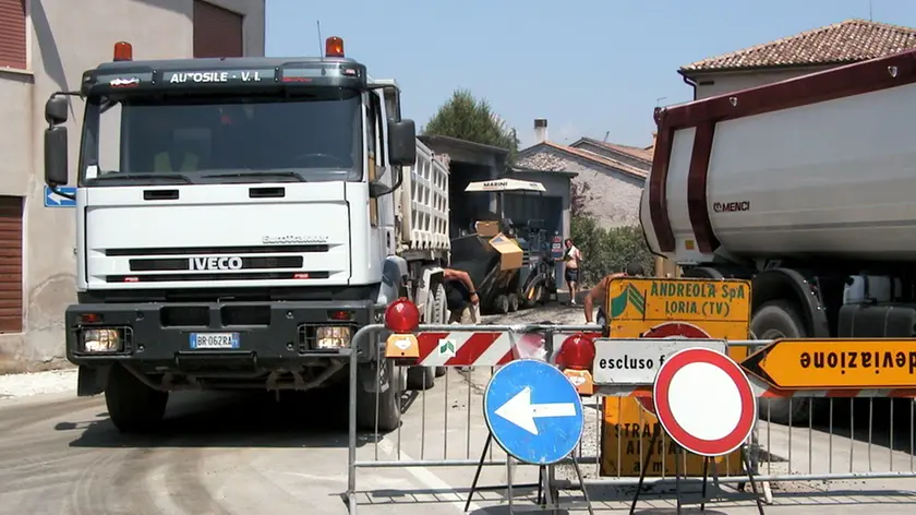 Un cantiere per dei lavori di asfaltatura