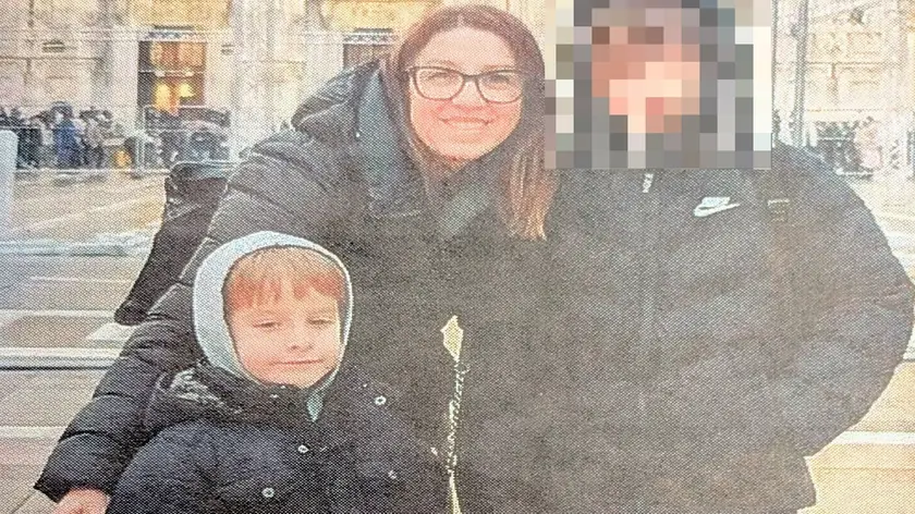 Il piccolo Carlo con la sua mamma