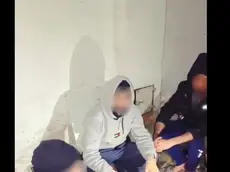 I lavoratori chiusi in casa: le immagini diffuse dalla Cgil dopo il blitz