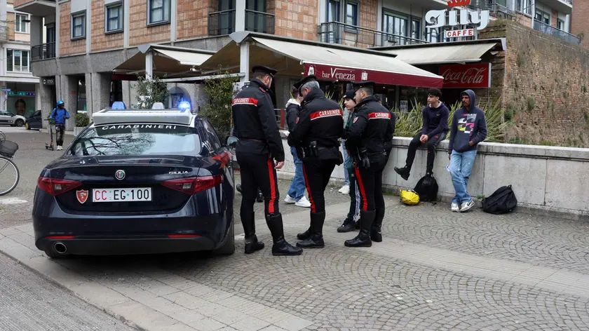 Carabinieri in centro a Treviso dove è avvenuto l'incidente