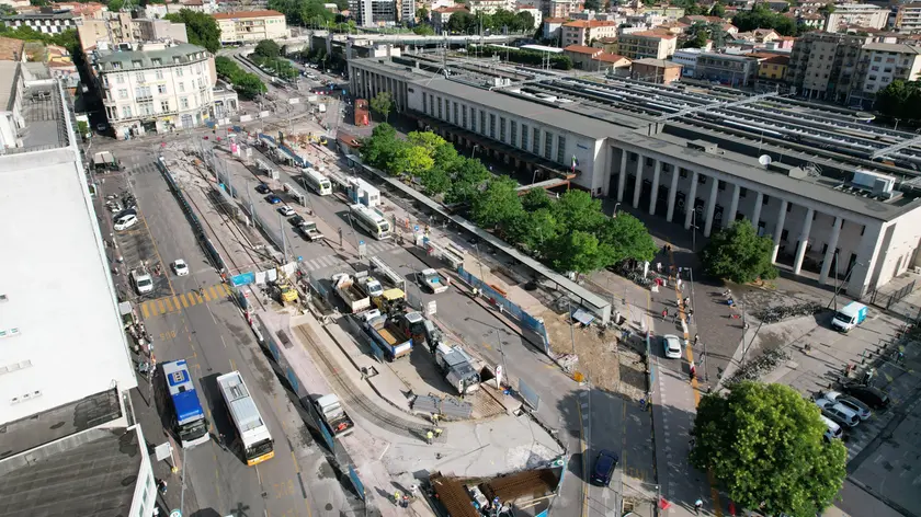 L'area della stazione ferroviaria dove il ventenne si è svegliato