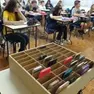 Le cassettine in classe per i cellulari