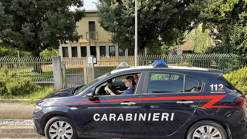 Tenta il furto in pasticceria e pizzeria: arrestato dai carabinieri ed espulso