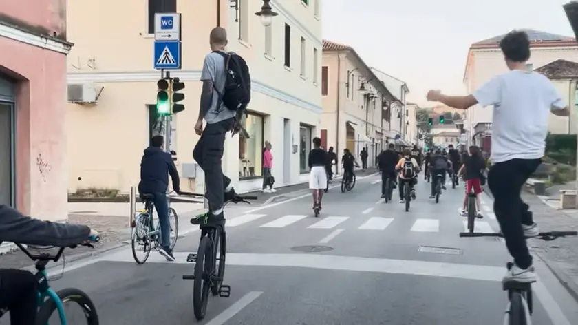 Un raid in bicicletta dei maranza montebellunesi