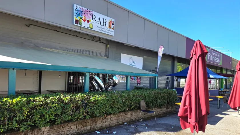 L'esterno del locale in cui è avvenuta la rissa (fotoservizio di Macca)