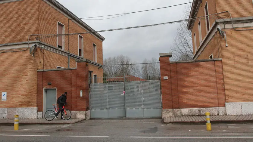 L'ingresso dell'ex caserma Serena
