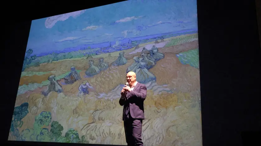 Marco Goldin presenta la mostra al Teatro Del Monaco