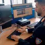 Un agente della polizia postale al lavoro