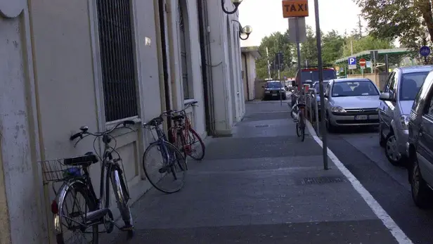 L'area esterna della stazione di Mogliano dove si è consumata l'aggressione
