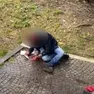 La vittima sanguinante dell’aggressione avvenuta a Mogliano