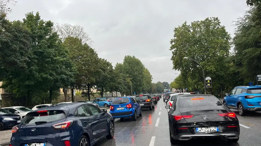 Il traffico paralizzato sul Put a Treviso il primo giorno di scuola