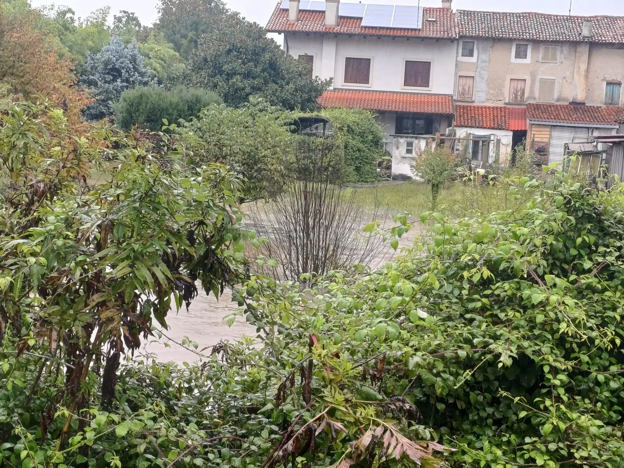 Il fiume Corno uscito dagli argini a San Giorgio di Nogaro