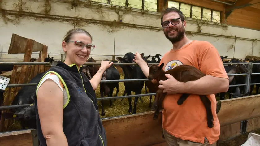 Walter e Arianna con le loro caprette