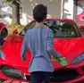 Il bambino festeggiato dal Ferrari Club