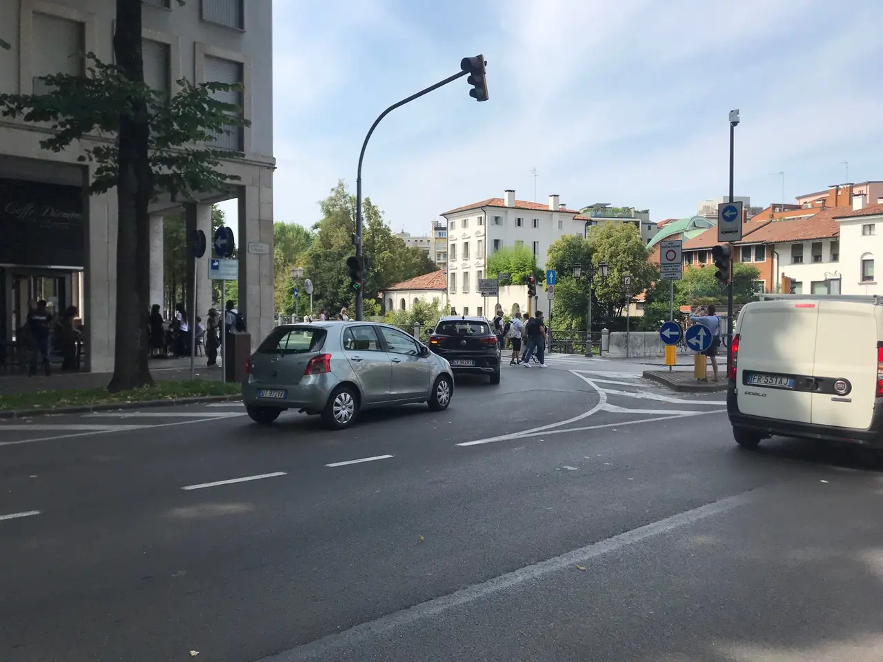 La situazione incontrollata di sabato 13 nei pressi del Lungosile Mattei