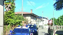 L'intervento dei carabinieri per lo sgombero della casa