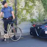 I carabinieri con la bici sequestrata del molestatore seriale della Castellana