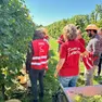 Alcuni lavoratori insieme ai sindacalisti della Flai Cgil Treviso