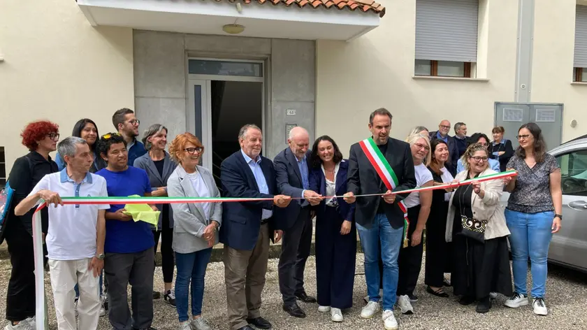Un momento dell'inaugurazione di Casa Quadrifoglio