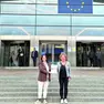 L’audizione a Bruxelles. Franca Pradetto davanti al palazzo Ue con la figlia Lucia Del Fabbro