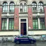 La pattuglia dei carabinieri davanti alla sede del Riccati in piazza Vittoria per il confronto con la preside
