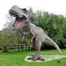 Uno dei dinosauri in cemento a Bonzicco (Foto petrussi)