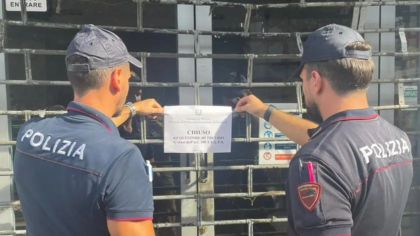 Al Dema's è stata revocata la licenza per la vendita di alimenti e bevande