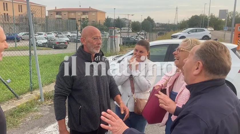 Massimo Zen accolto fuori dal carcere di Verona