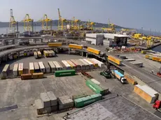 Una veduta di un’area portuale. Foto Lasorte