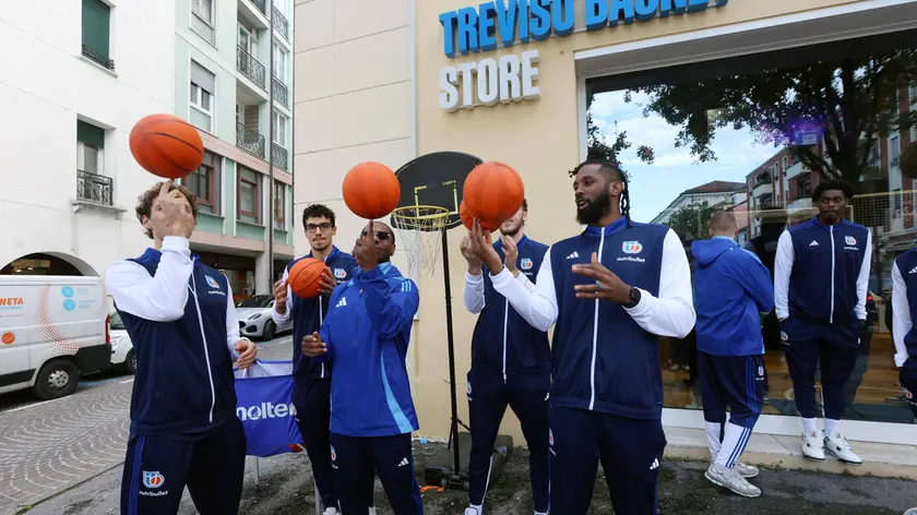 Il Treviso basket store in centro a Treviso