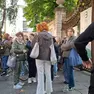 Studenti e docenti fuori dal Besta di Treviso davanti al cancello incatenato
