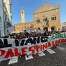 Il corteo ProPal in piazza dei Signori a Treviso (ph Colussi /Fotofilm)