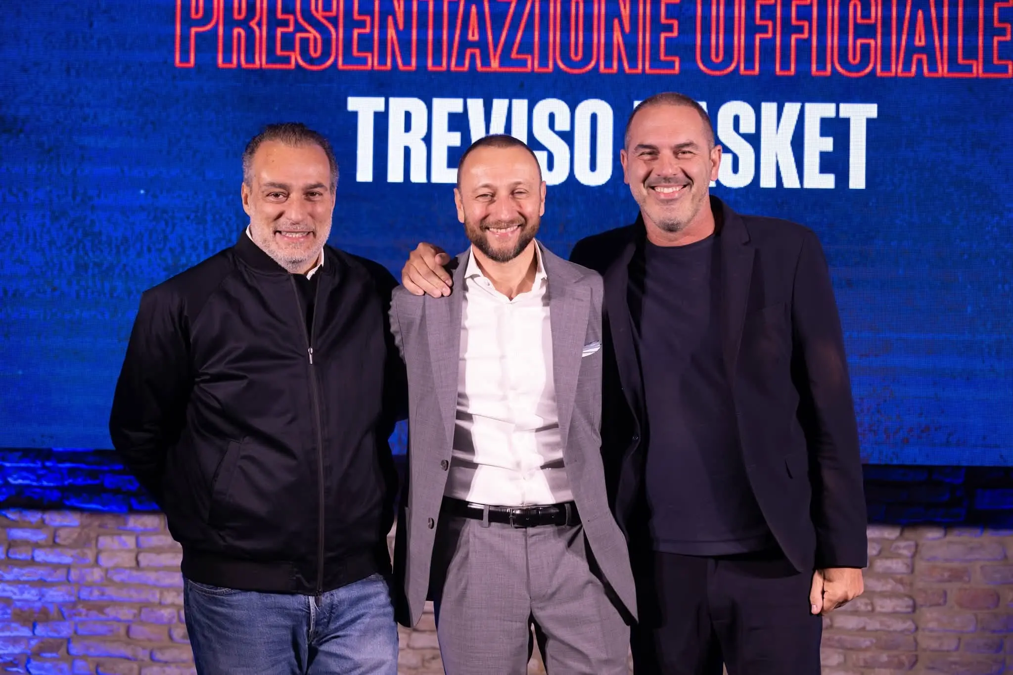 Da sinistra Marco Fabbrini presidente del Consorzio UniVerso Treviso, Matto Contento presidente di TvB e Alessandro Manera assessore allo sport del Comune di Treviso