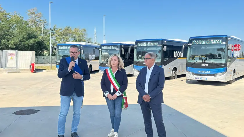 Un momento dell'inaugurazione del nuovo deposito dei bus a Castelfranco