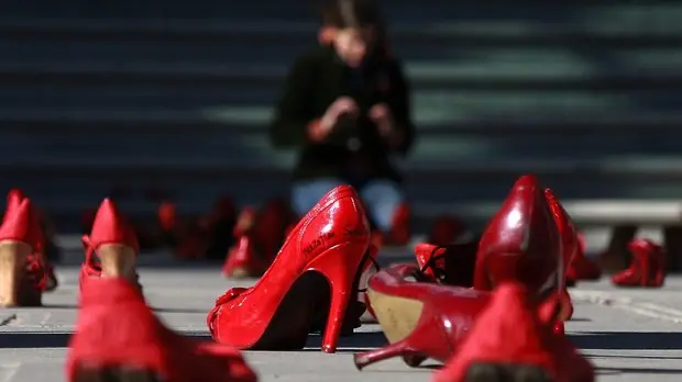 Scarpe rosse, simbolo della lotta alla violenza sulle donne
