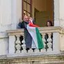 Il sindaco di Asolo con la bandiera della Palestina