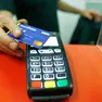 Badante compra vestiti con il bancomat dell'anziana