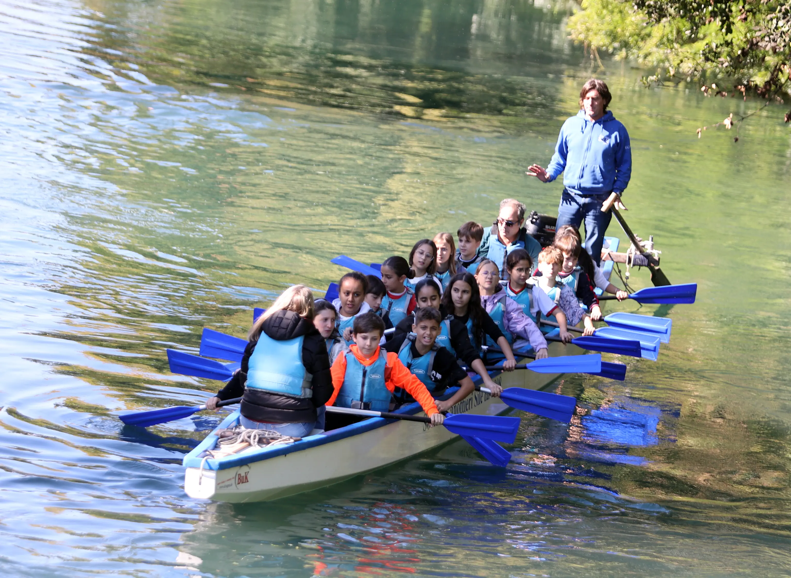 I bambini in Dragon boat con Nicola Romano