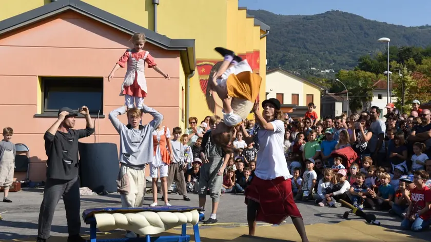 Uno spettacolo di teatro di strada a Sarmede