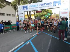 La partenza della Mezza di Treviso (foto Enrico Colussi/Fotofilm)