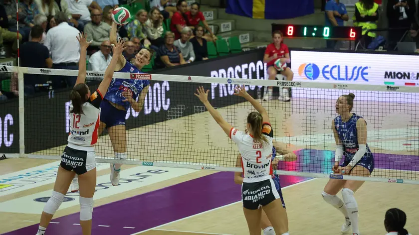 Una fast di Marina Lubian nel match vinto da Conegliano contro Cuneo (FOTOFILM)