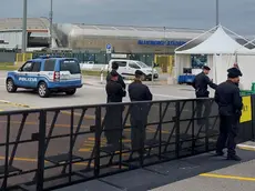 L'area dello stadio Friuli con barriere: non si passa e non si transita (Foto Petrussi)